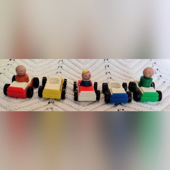 Vintage Fisher Price  Little People #930 Family Action Garage 5 Cars 3 Wood Ppl - Picture 3 of 9
